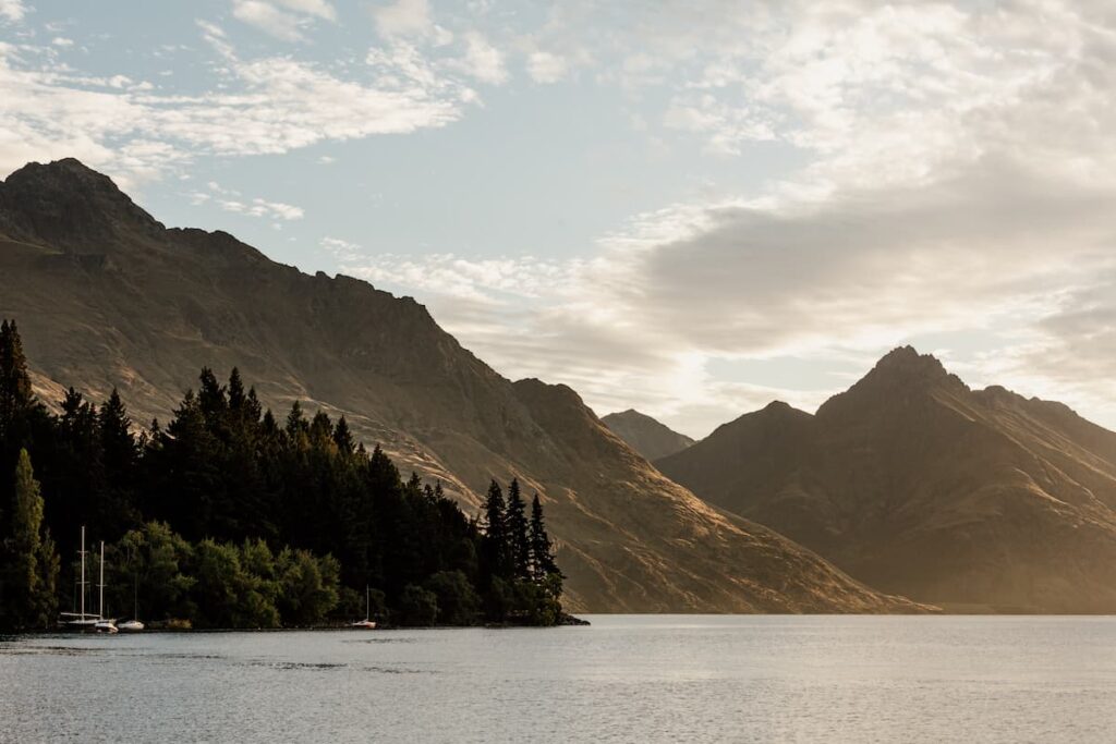 447013-queenstown-scenic-cecil-peak-walter-peak